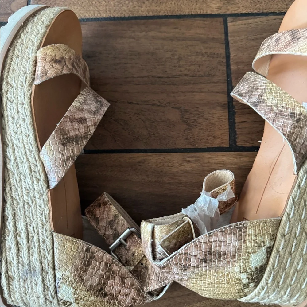 DOLCE VITA Woman's snakeskin open toe platform sandal size 9